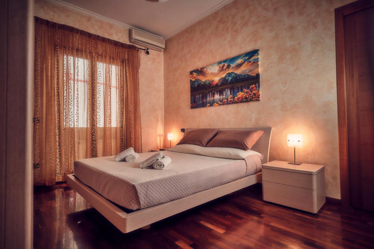 Travelershome Ciampino Suite Bagian luar foto