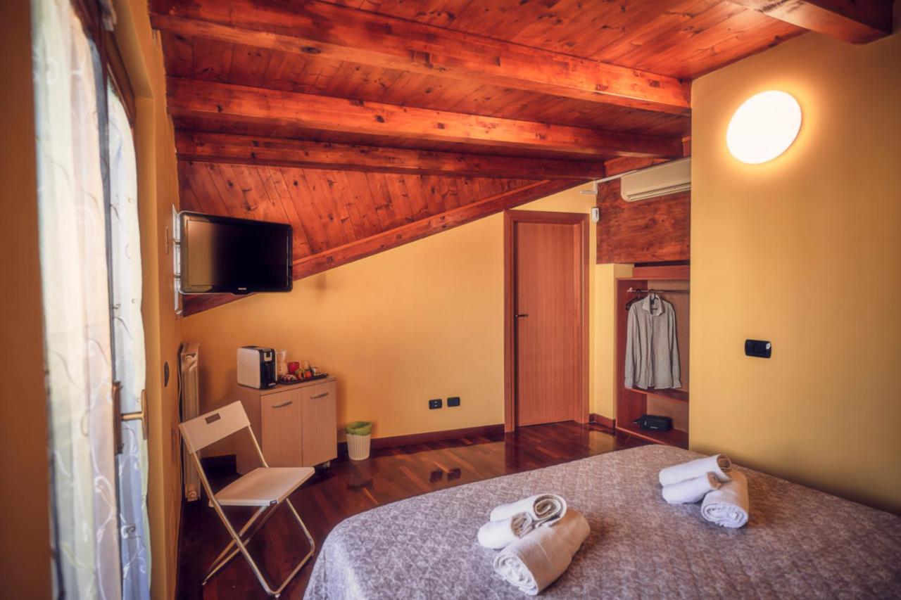Travelershome Ciampino Suite Bagian luar foto