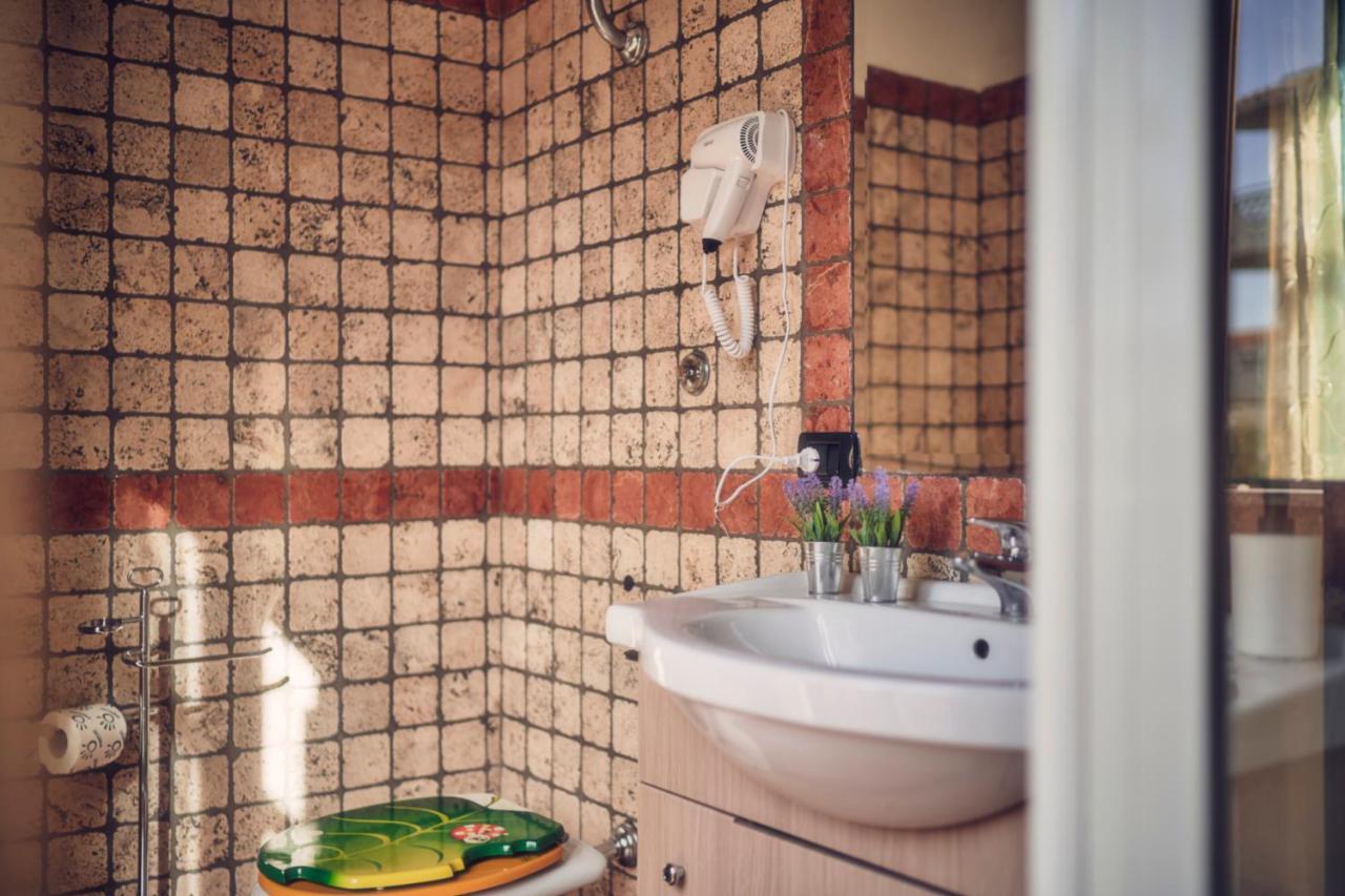 Travelershome Ciampino Suite Bagian luar foto