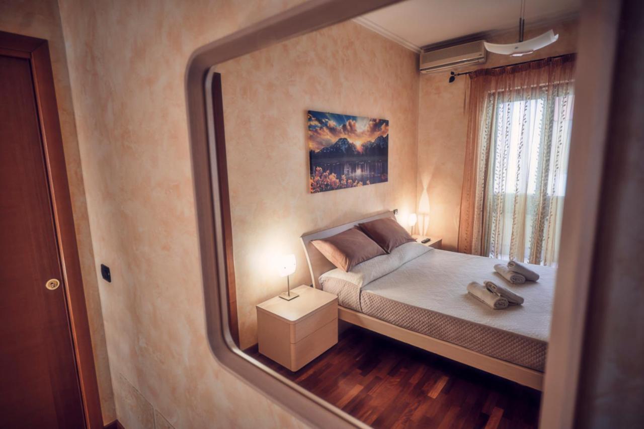 Travelershome Ciampino Suite Bagian luar foto