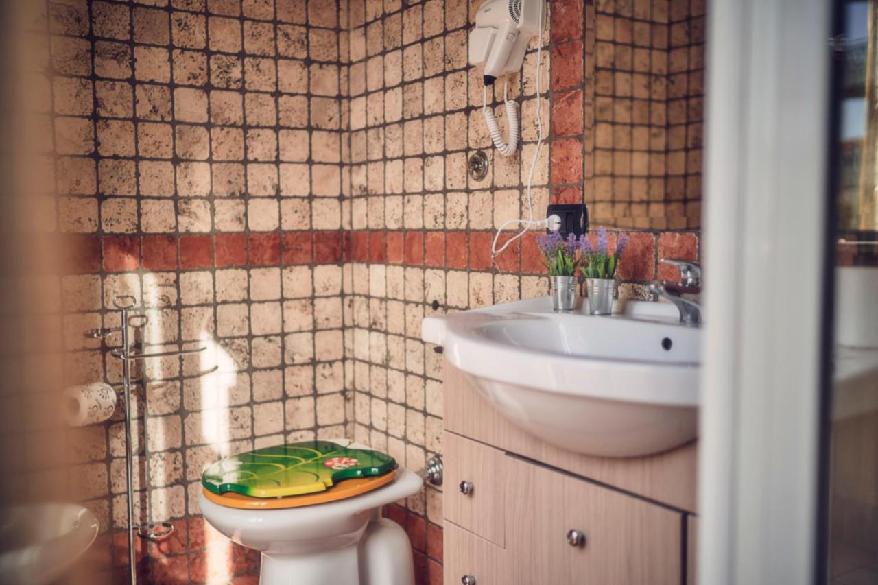 Travelershome Ciampino Suite Bagian luar foto