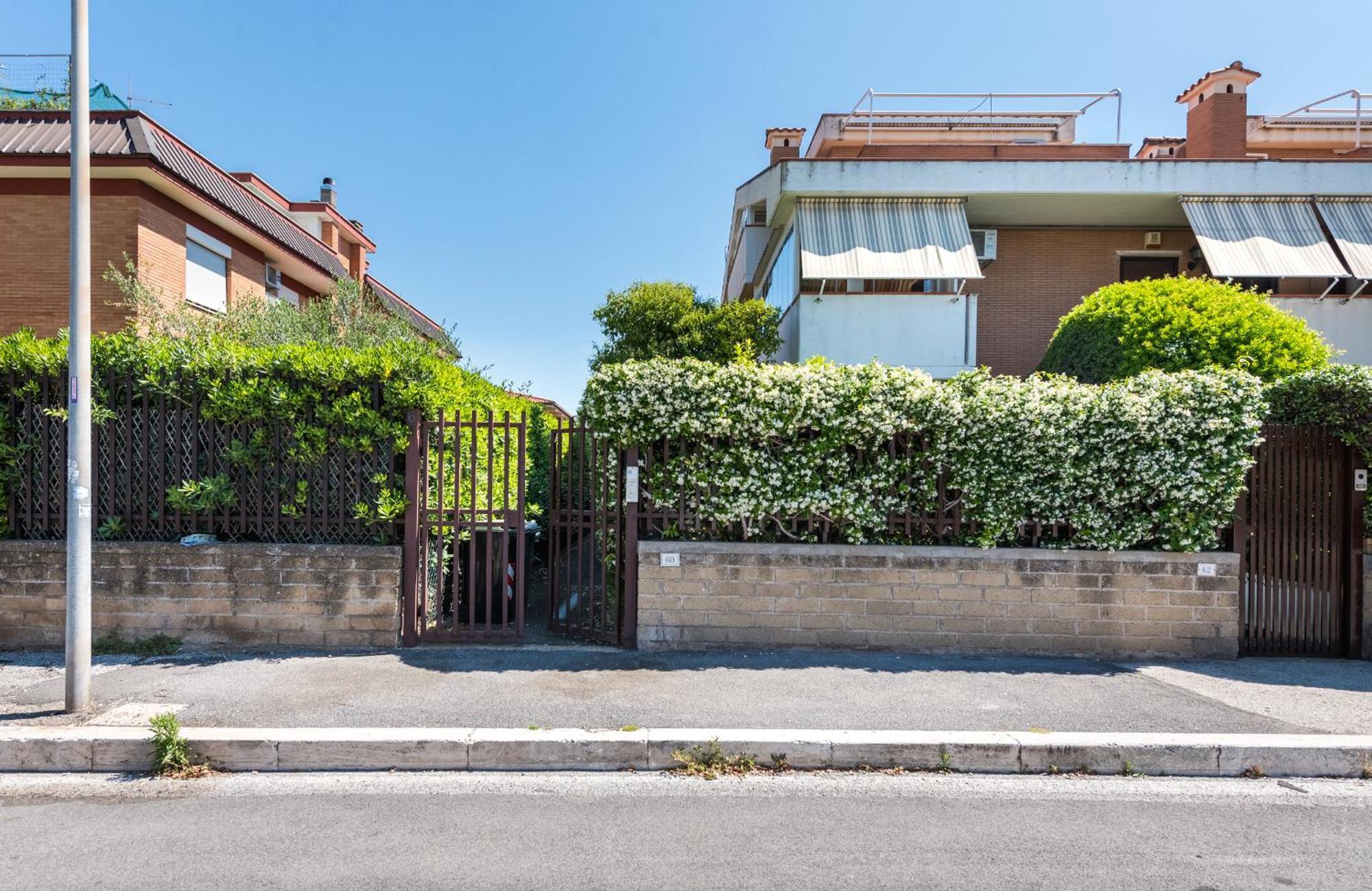 Travelershome Ciampino Suite Bagian luar foto