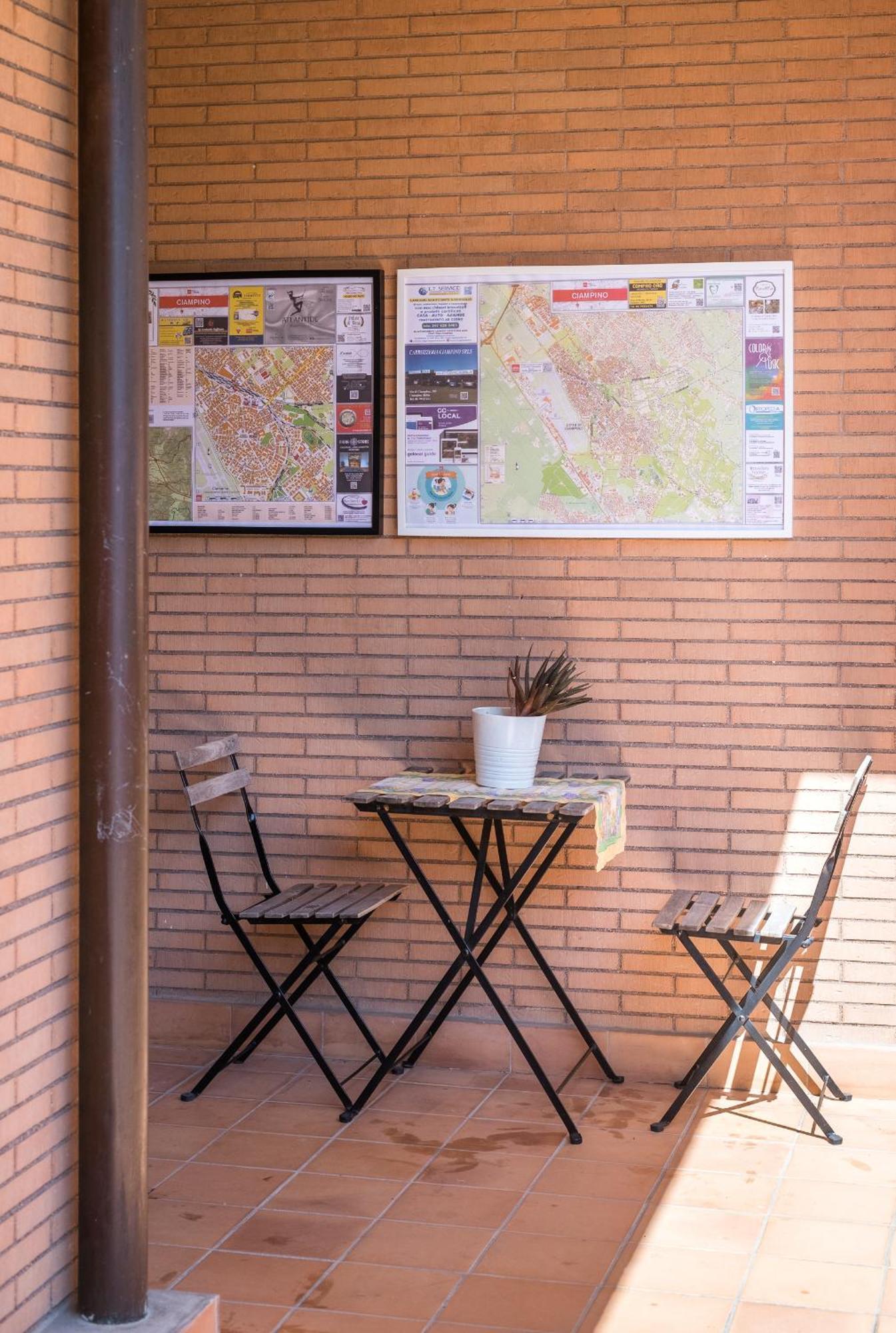 Travelershome Ciampino Suite Bagian luar foto