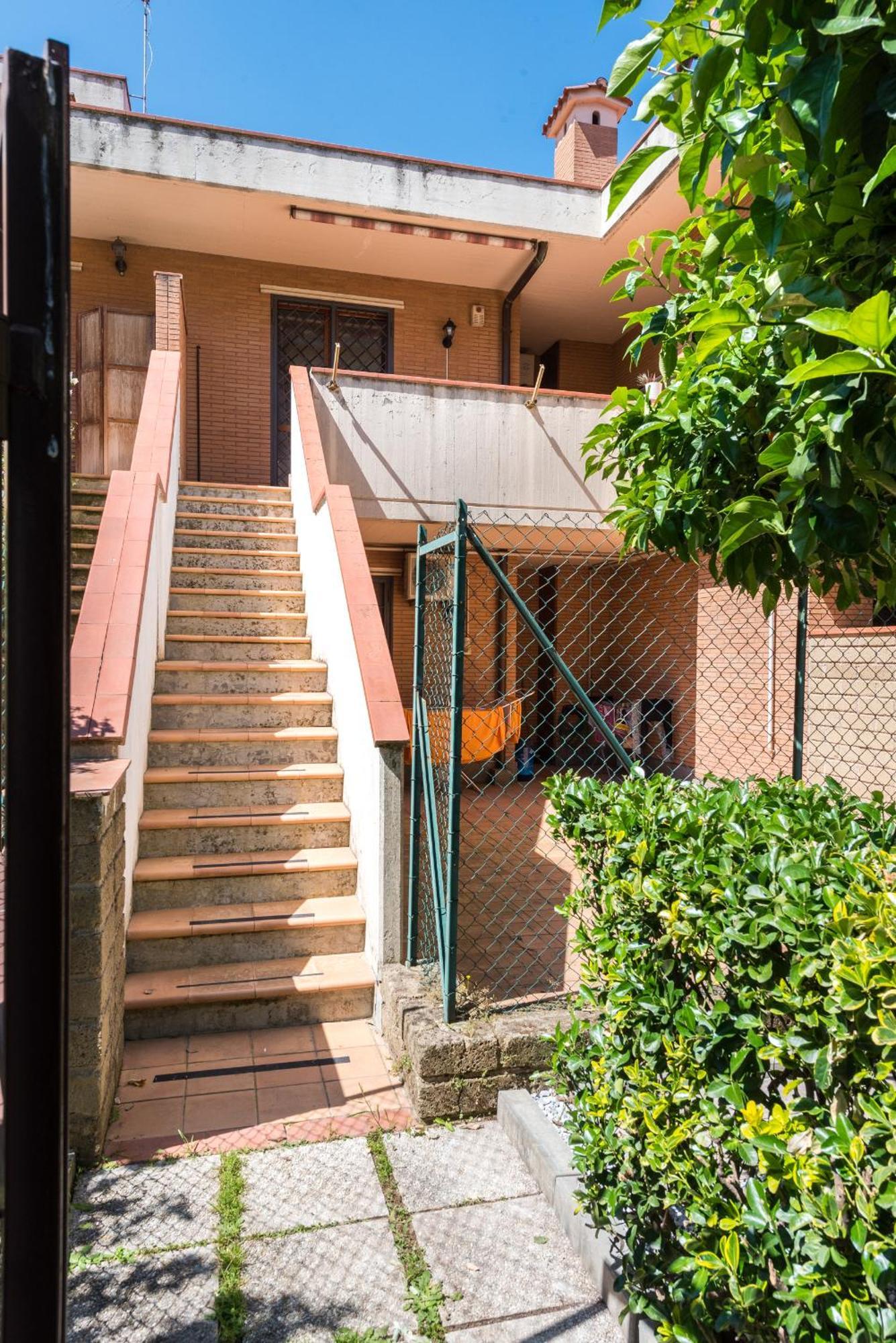Travelershome Ciampino Suite Bagian luar foto