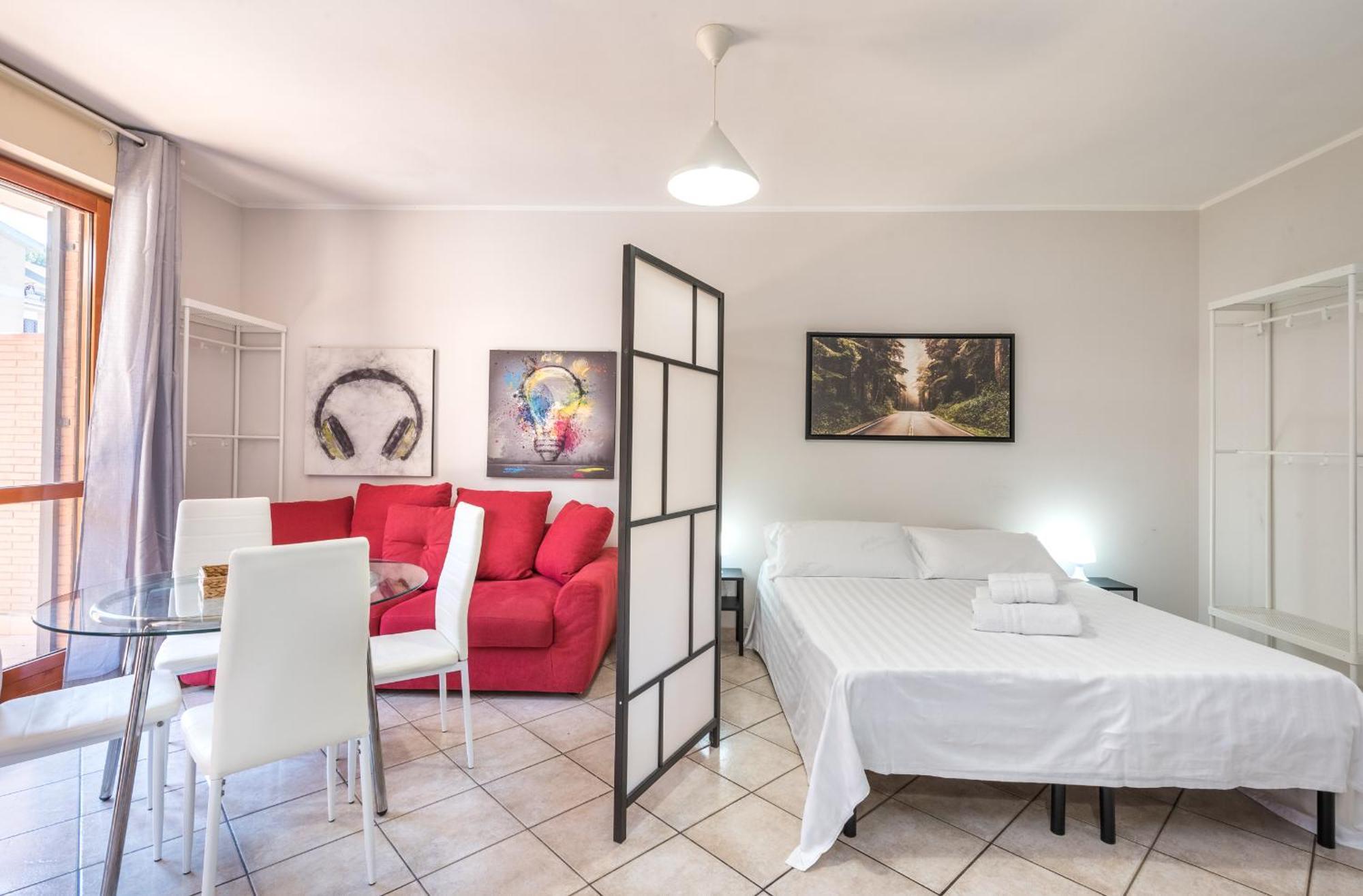 Travelershome Ciampino Suite Bagian luar foto