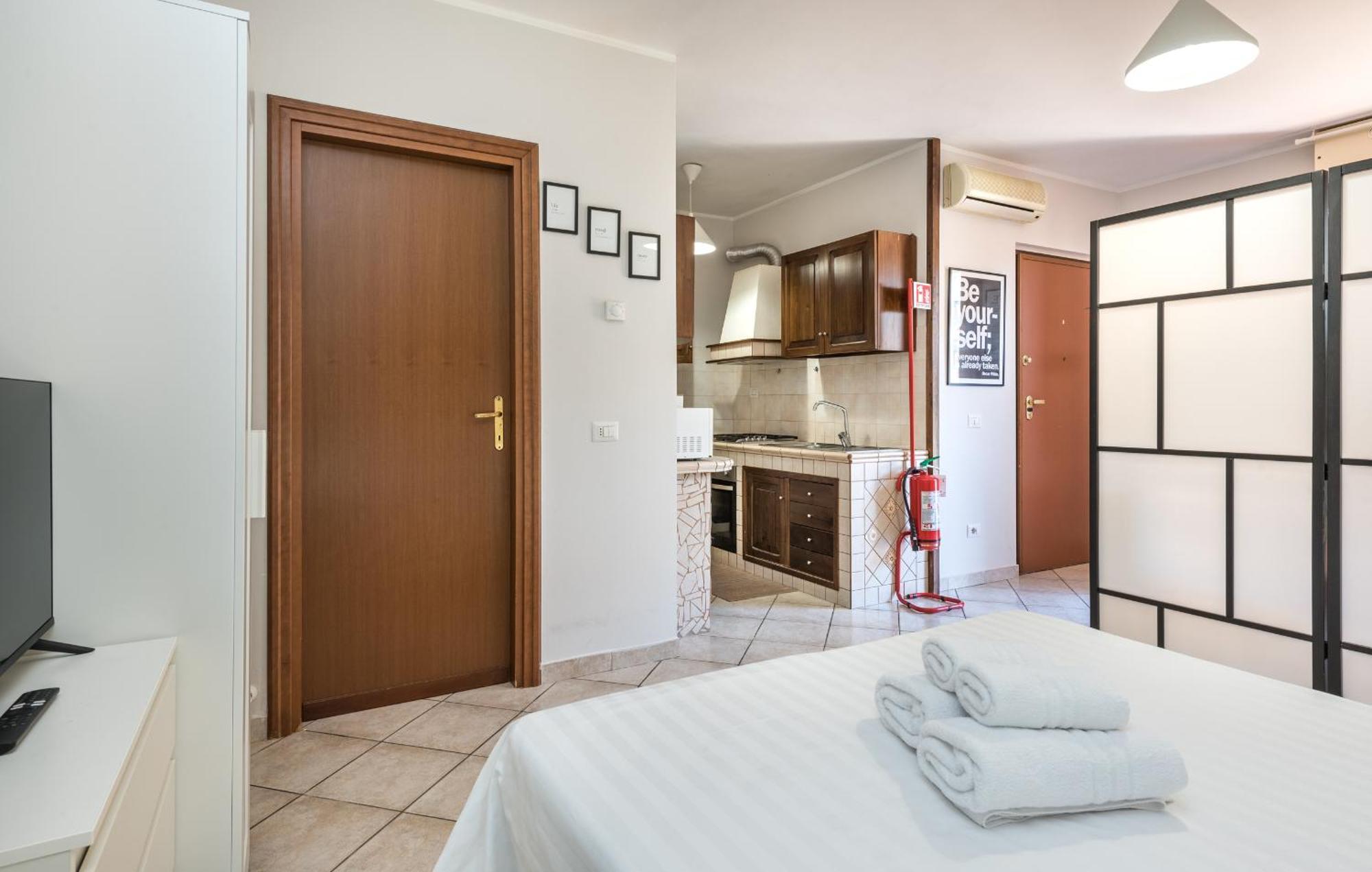 Travelershome Ciampino Suite Bagian luar foto